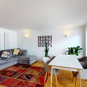 Lovely 2 Bedroom Flat Overlooking Canary Wharf , London United Kingdom